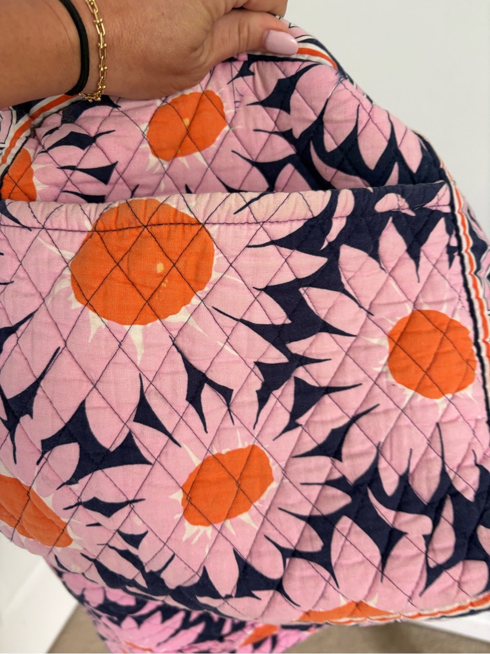 Vera Bradley RETIRED "Loves Me" Print Quilted Weekender Duffle Bag - Picture 4 of 8